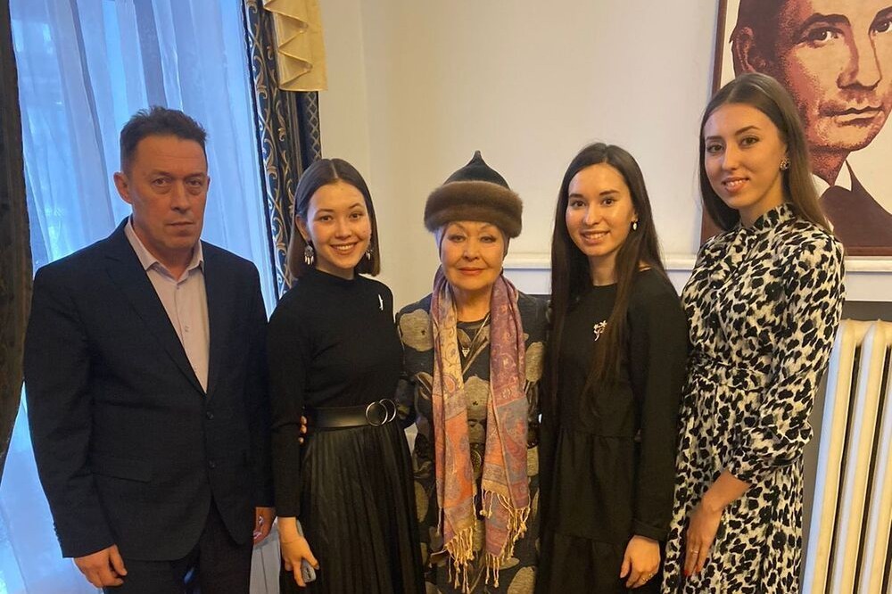 Преподаватели и студенты Елабужского института КФУ приняли участие в заседании Союза писателей РТ Преподаватели и студенты Елабужского института КФУ приняли участие в заседании Союза писателей РТ