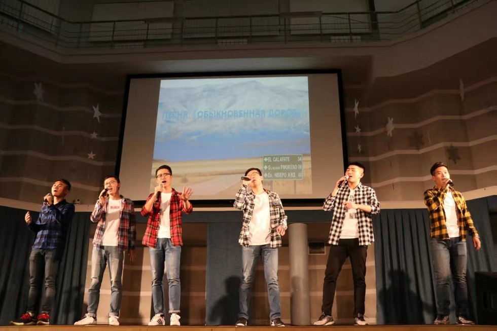 Ежегодная новогодняя китайская вечеринка зажгла сердца зрителей Ежегодная новогодняя китайская вечеринка зажгла сердца зрителей