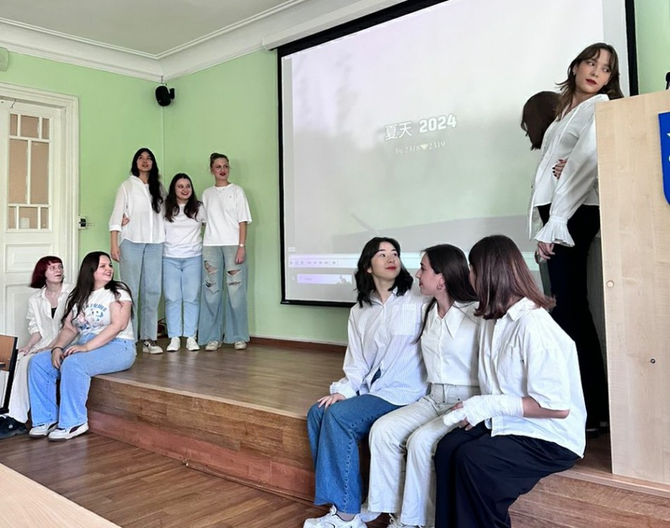 Праздник Середины осени отметили в Елабужском институте КФУ Праздник Середины осени отметили в Елабужском институте КФУ