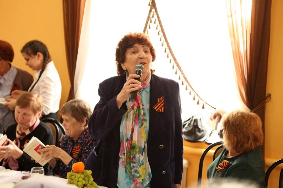 'Поклонимся великим тем годам': День Победы встретили в Елабужском институте КФУ 'Поклонимся великим тем годам': День Победы встретили в Елабужском институте КФУ