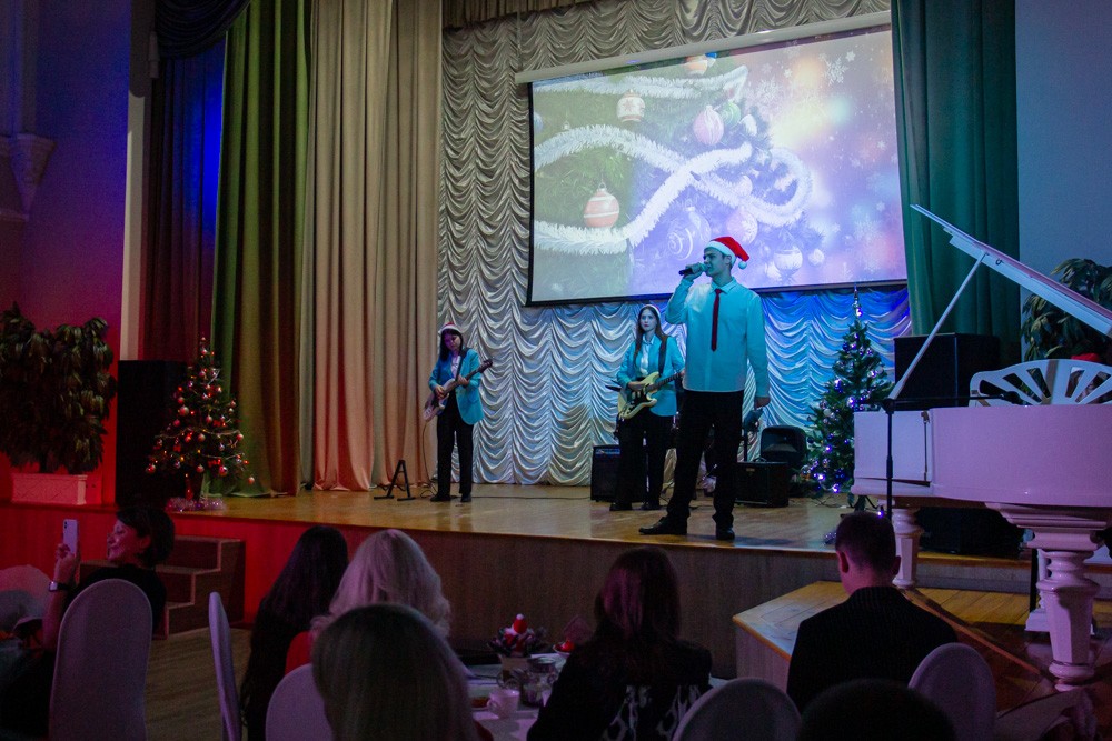 В Елабужском институте чествовали студентов-активистов В Елабужском институте чествовали студентов-активистов