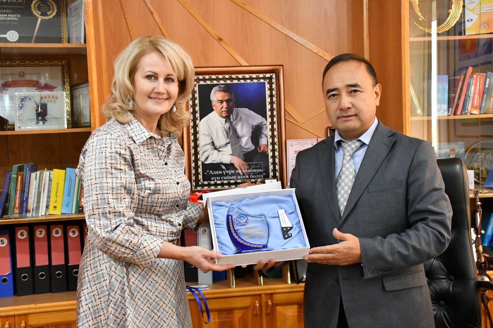 Директор Елабужского института КФУ Елена Мерзон находится с рабочим визитом в Кыргызстане Директор Елабужского института КФУ Елена Мерзон находится с рабочим визитом в Кыргызстане