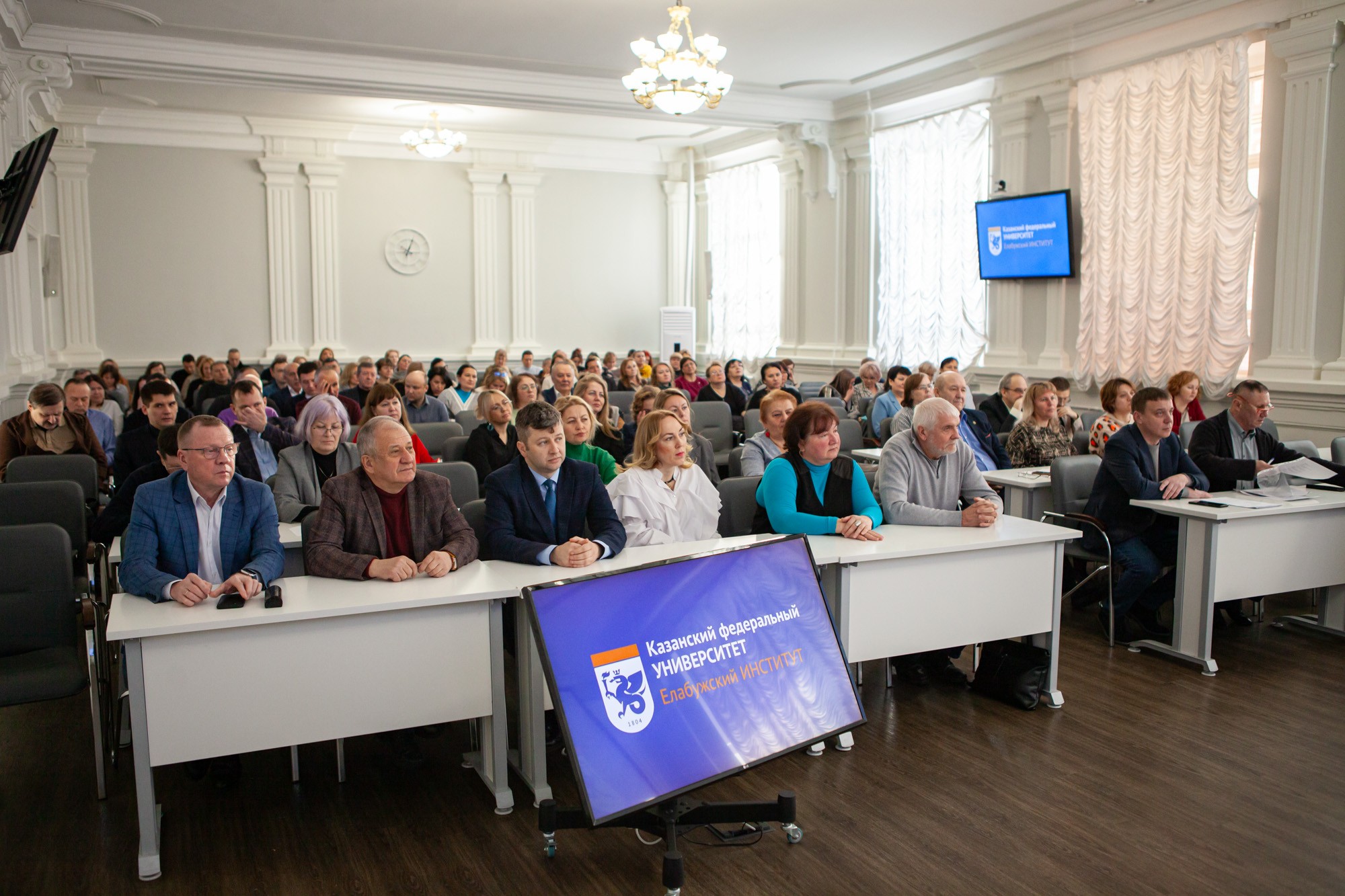 В Елабужском институте КФУ состоялась встреча с городским прокурором В Елабужском институте КФУ состоялась встреча с городским прокурором