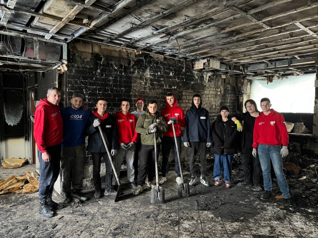 Студенты ИФМК устраняли последствия пожара в больнице Казани Студенты ИФМК устраняли последствия пожара в больнице Казани