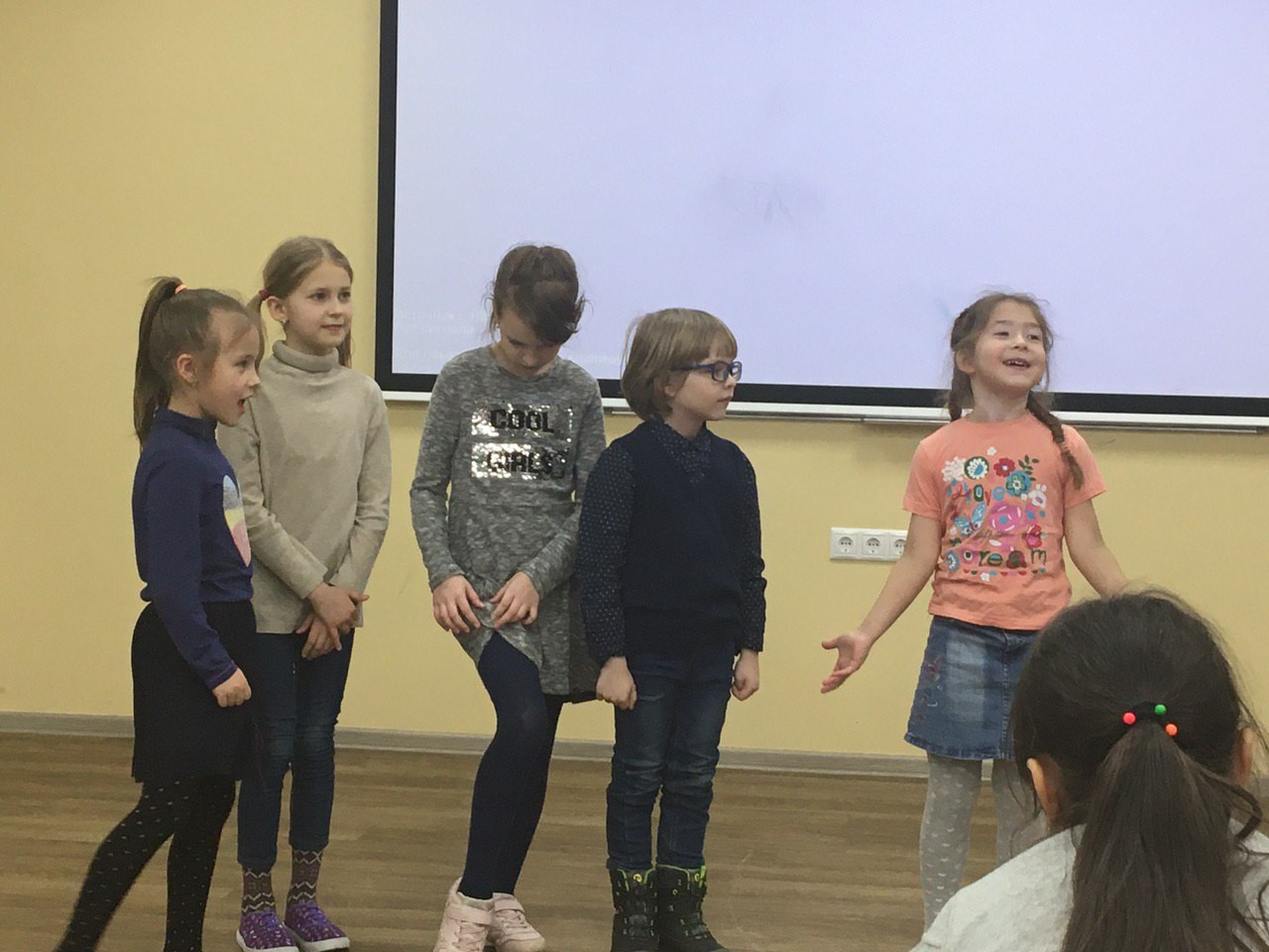 Занятие по актерскому мастерству в детском театре 'Радуга' Занятие по актерскому мастерству в детском театре 'Радуга'