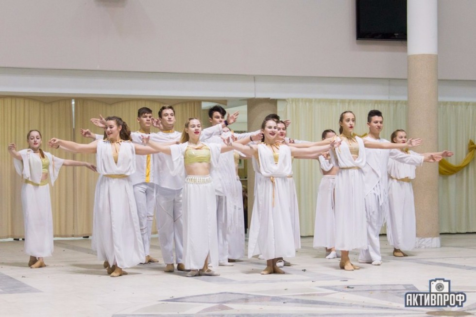 Торжественный бал в честь Дня рождения университета прошел в Елабужском институте КФУ Торжественный бал в честь Дня рождения университета прошел в Елабужском институте КФУ