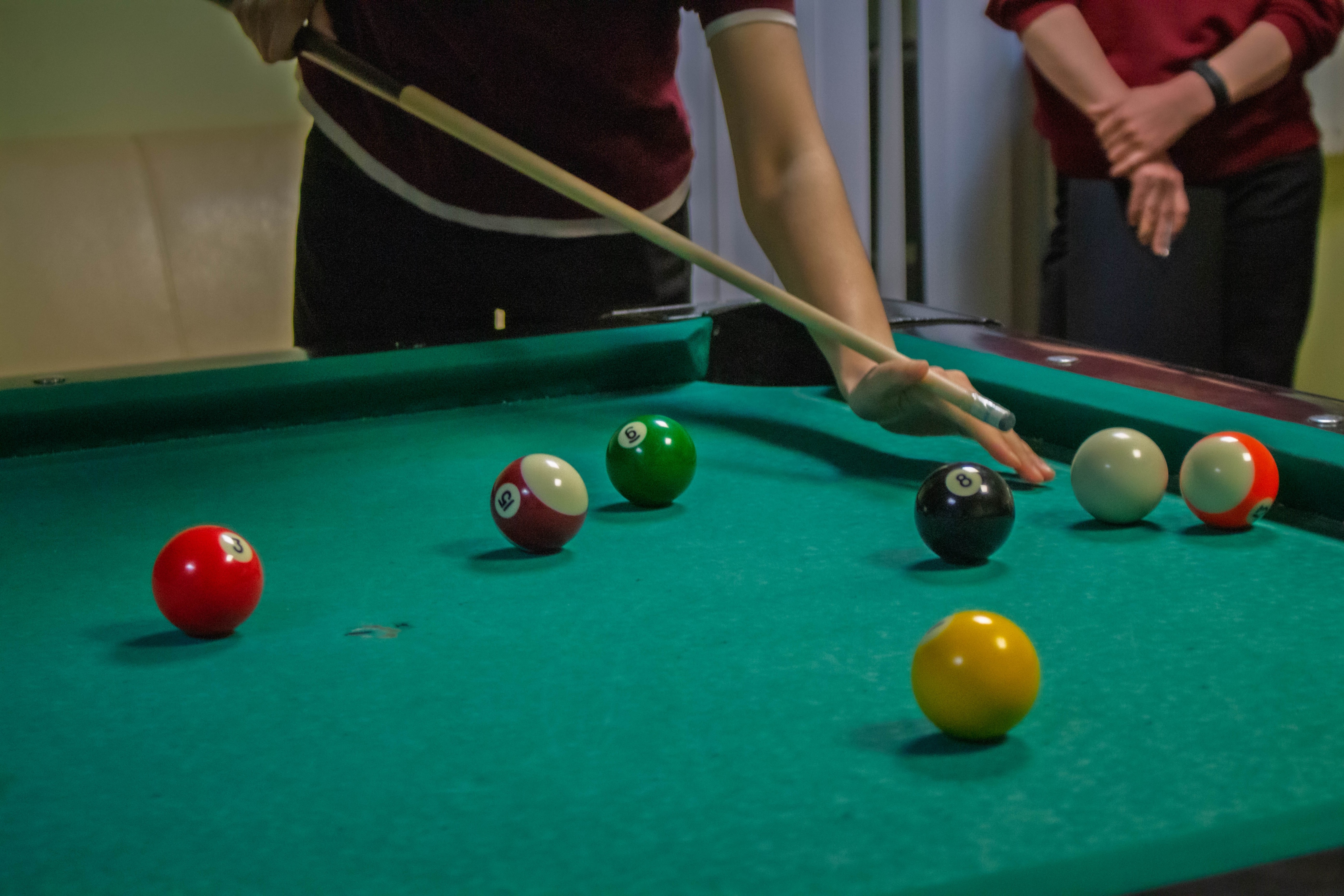 Кий, шар и студенческий азарт: Турнир по бильярду в Деревне Универсиады Кий, шар и студенческий азарт: Турнир по бильярду в Деревне Универсиады