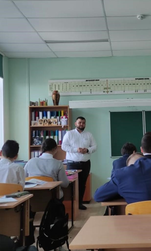 Студенты из Туркменистана проходя практику в школах Казани