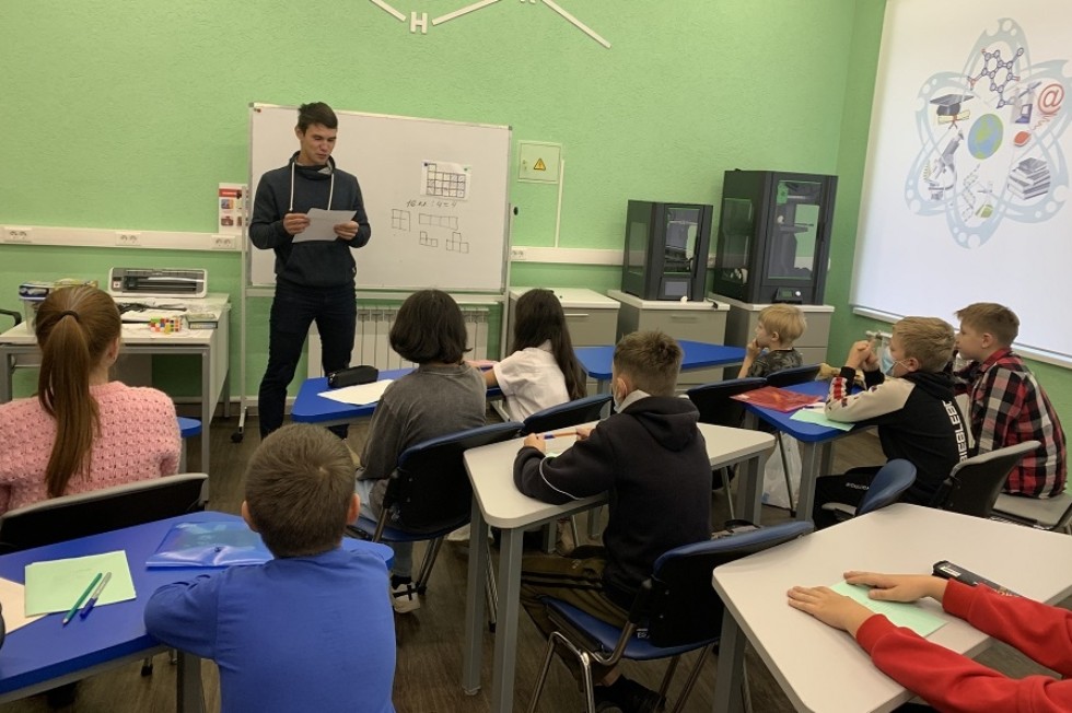 Тематические занятия проходят в Доме научной коллаборации имени К. А. Валиева Тематические занятия проходят в Доме научной коллаборации имени К. А. Валиева