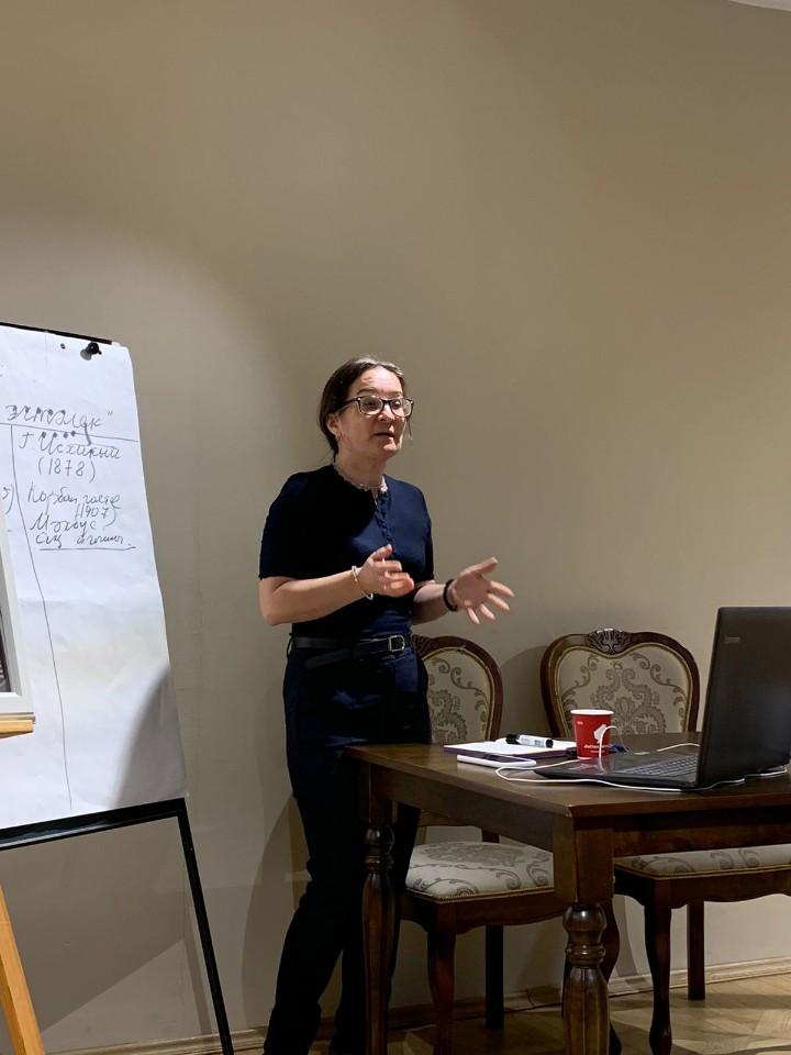 Абитуриентларабыз белән 'Татар китабы йорты'нда очрашу Абитуриентларабыз белән 'Татар китабы йорты'нда очрашу