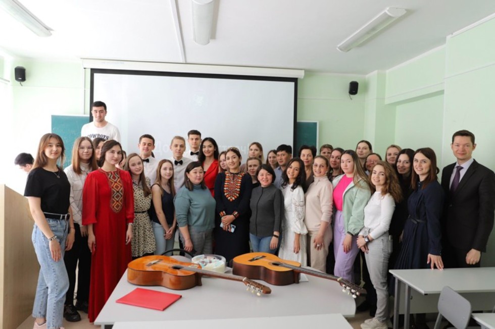 Учебно-воспитательное мероприятие 'Многоязычная лира' Учебно-воспитательное мероприятие 'Многоязычная лира'