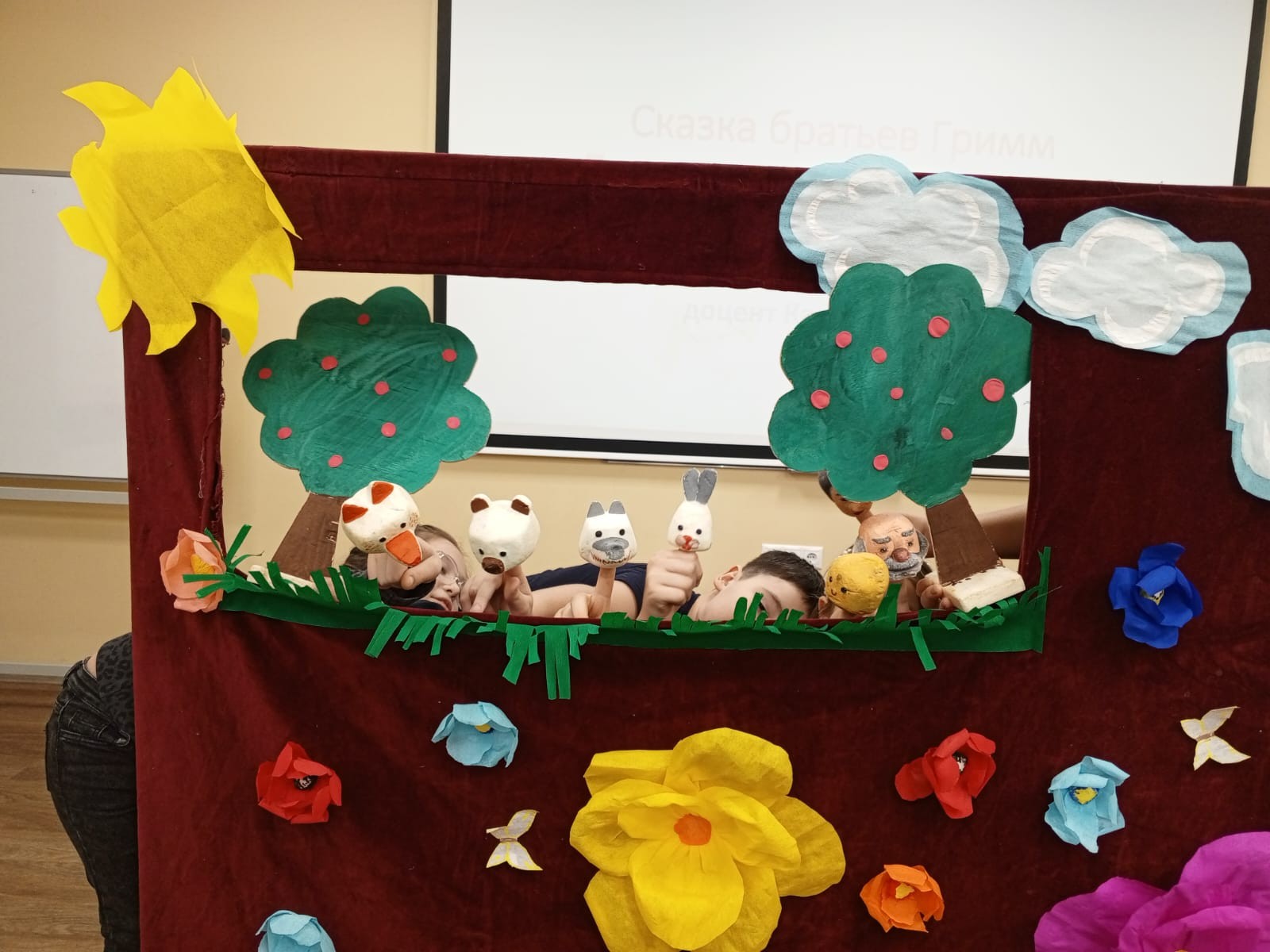 Необычная репетиция спектакля детского театра 'Радуга' Необычная репетиция спектакля детского театра 'Радуга'