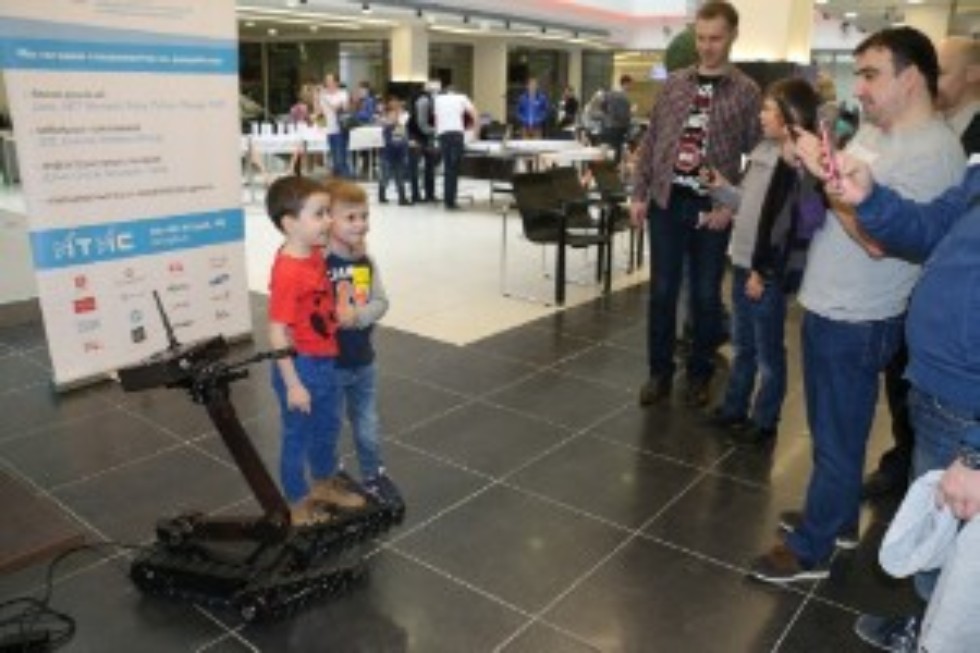 Students and employees of Intelligent Robotics Department took part in the children's Volga festival  ,Robotics, LIRS, Higher Institute of ITIS