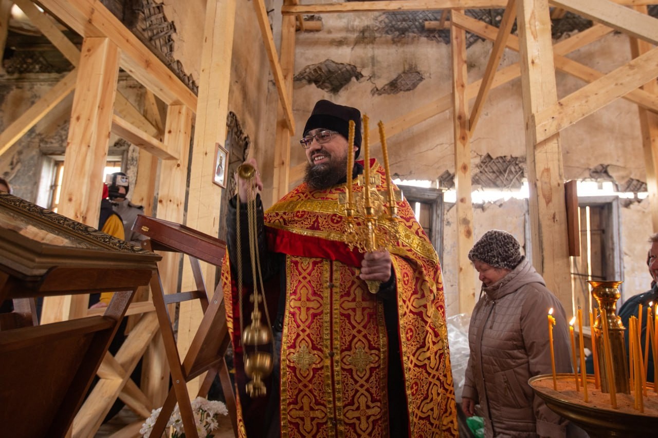 Студенты кафедры религиоведения участвуют в проекте по сохранению старинных храмов Студенты кафедры религиоведения участвуют в проекте по сохранению старинных храмов