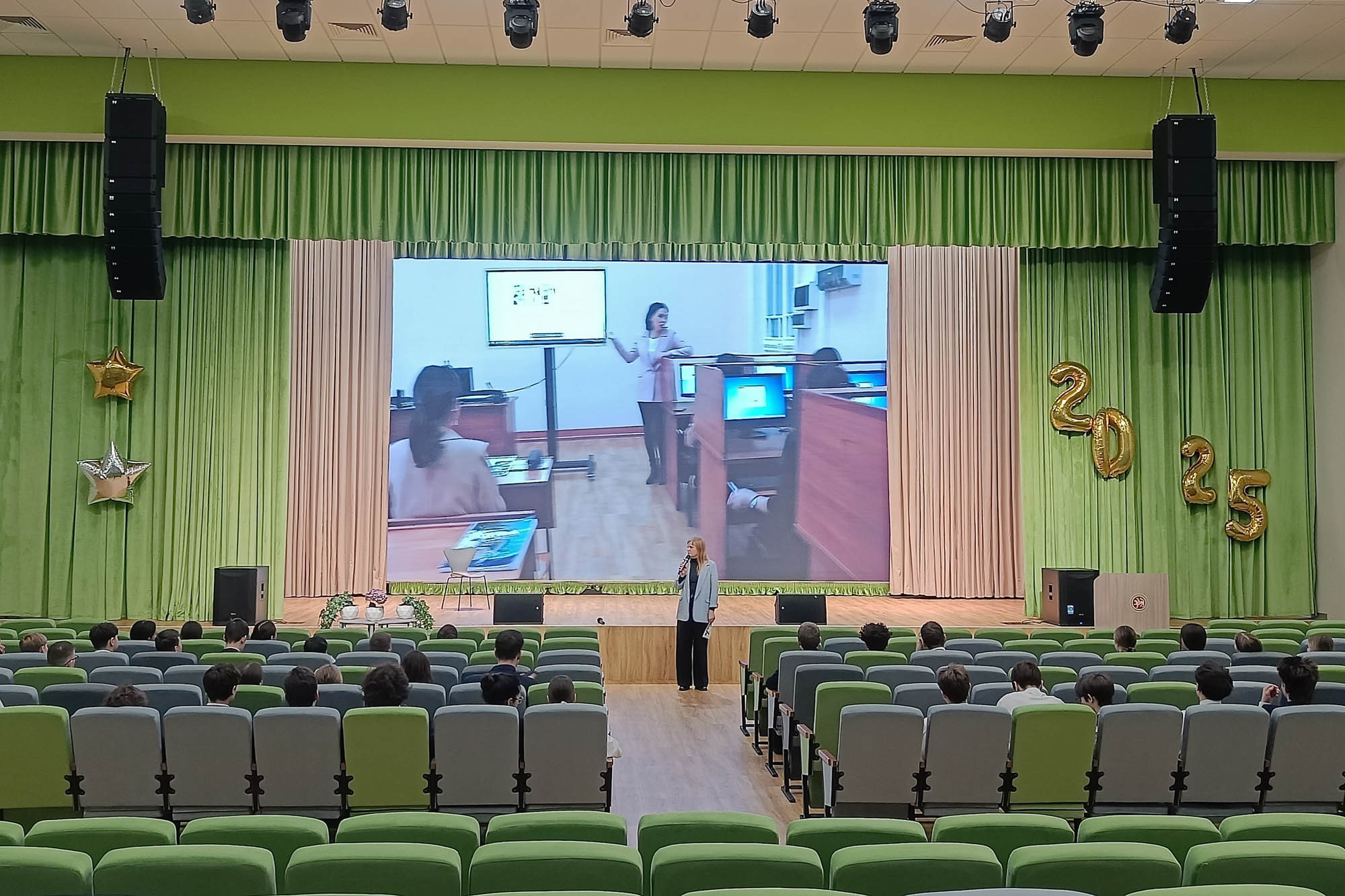 Преподаватели Елабужского института КФУ встретились со старшеклассниками Набережных Челнов Преподаватели Елабужского института КФУ встретились со старшеклассниками Набережных Челнов