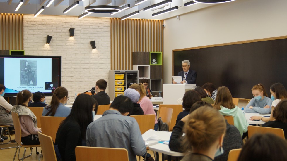 �������� ������������� ������-������������ �����������, ����������� 100-����� �� ��� �������� ��������� ��� ���������