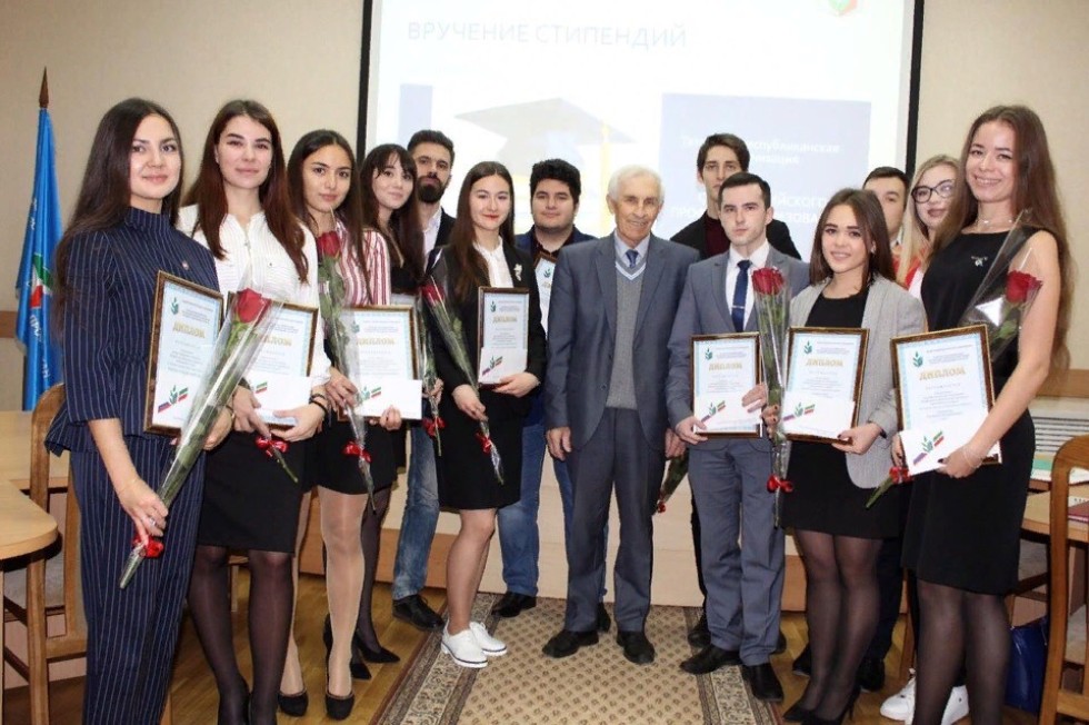 Профсоюзные активисты Елабужского института КФУ получили стипендии Республиканского комитета профсоюза работников образования Профсоюзные активисты Елабужского института КФУ получили стипендии Республиканского комитета профсоюза работников образования