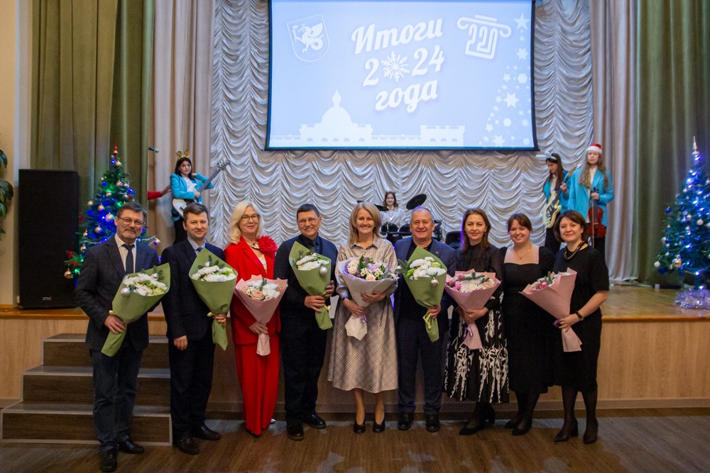 В Елабужском институте чествовали студентов-активистов В Елабужском институте чествовали студентов-активистов