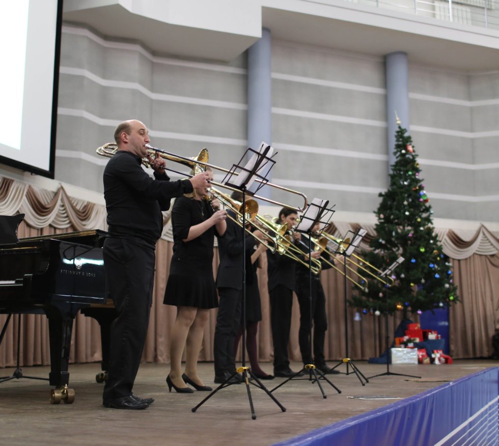 В преддверии Нового года? В преддверии Нового года?