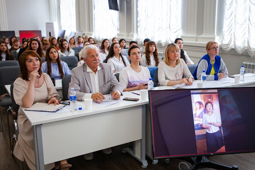 В Елабужском институте КФУ прошел международный конкурс чтецов для иностранных студентов 'Мой Пушкин' В Елабужском институте КФУ прошел международный конкурс чтецов для иностранных студентов 'Мой Пушкин'