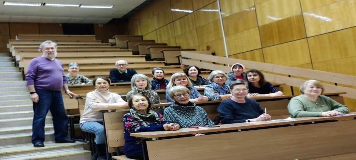 Во втором корпусе Казанского университета с большим интересом проходят лекции по философии для слушателей Университета третьего возраста