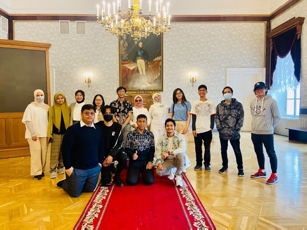 Студенты КФУ из Республики Индонезия посетили Музей истории Казанского университета Студенты КФУ из Республики Индонезия посетили Музей истории Казанского университета