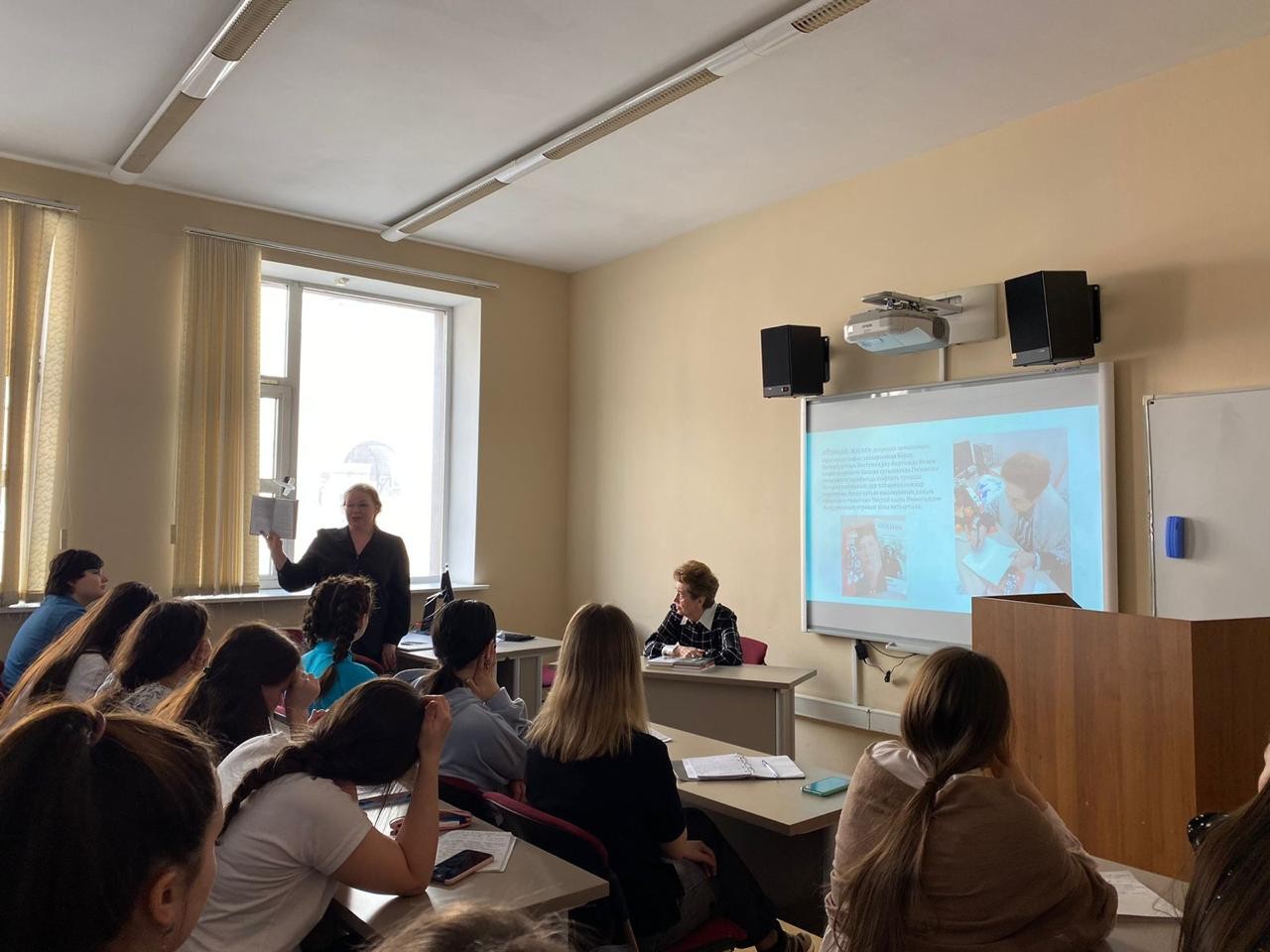 Институтыбызда прозаиклар белән очрашу үткәрелде Институтыбызда прозаиклар белән очрашу үткәрелде