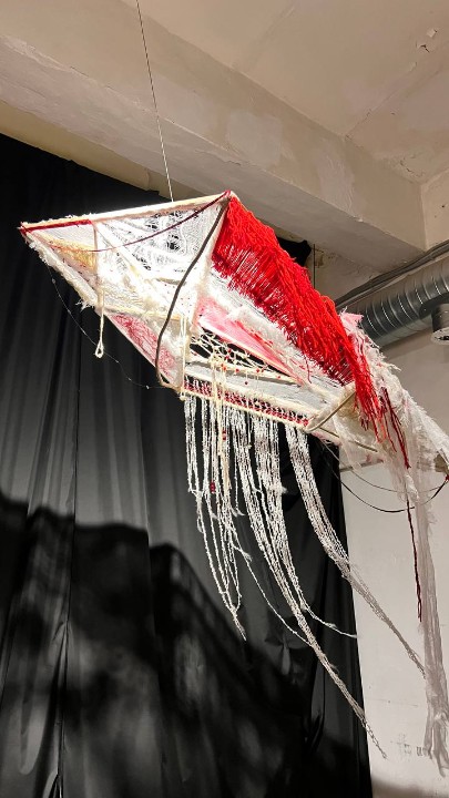 Студенты и преподаватели кафедры Архитектуры и медиаискусства ИДиПИ посетили групповую выставку резидентов Reactor 'Артефакты воспоминаний'. Студенты и преподаватели кафедры Архитектуры и медиаискусства ИДиПИ посетили групповую выставку резидентов Reactor 'Артефакты воспоминаний'.