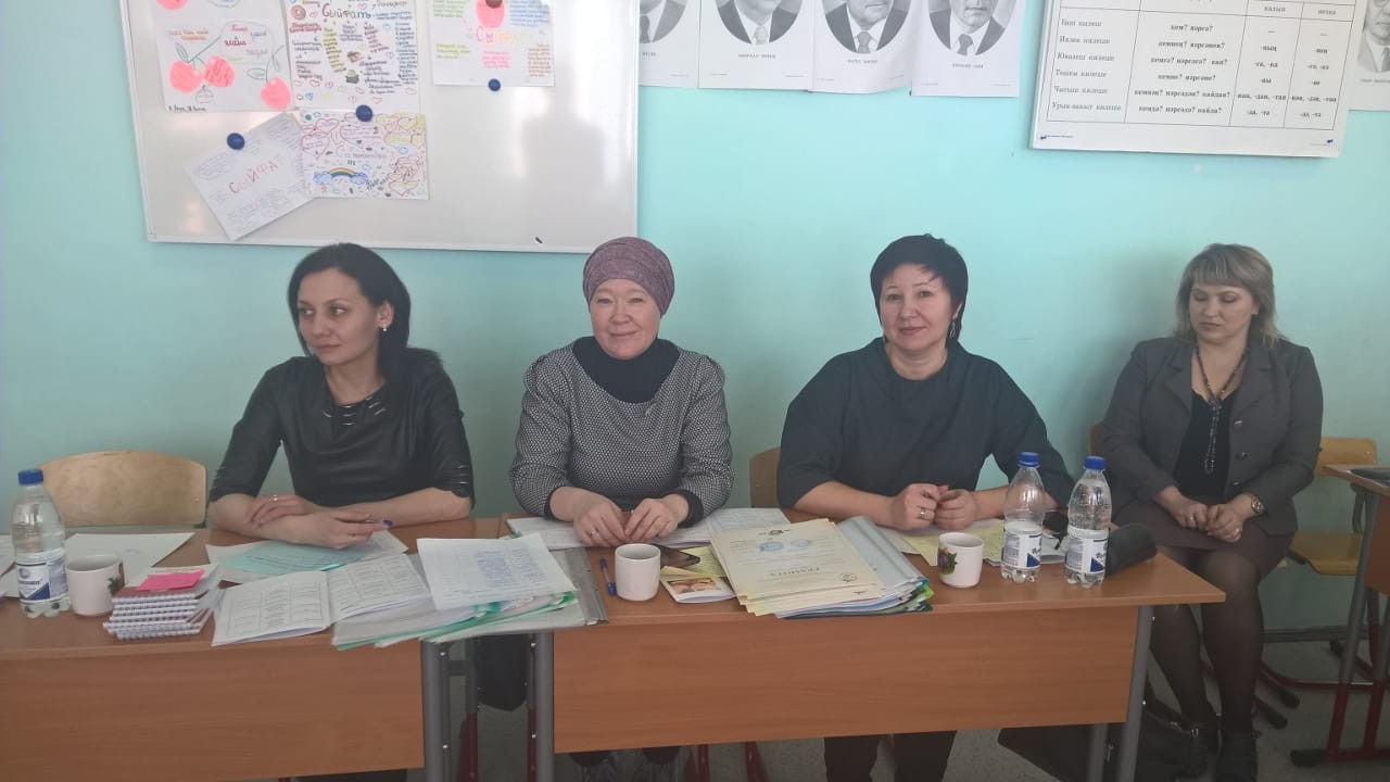 Яшь эзләнүчеләр белән очрашу Яшь эзләнүчеләр белән очрашу