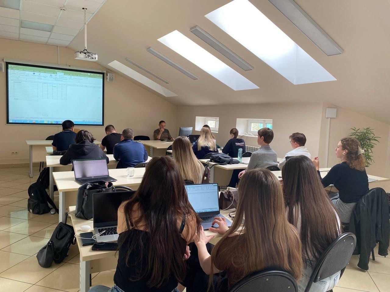 Цифровой аудит изнутри: студенты ИУЭиФ КФУ прошли обучение в партнёрской компании! Цифровой аудит изнутри: студенты ИУЭиФ КФУ прошли обучение в партнёрской компании!