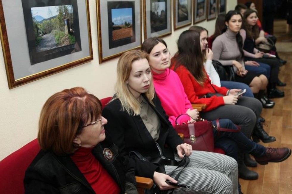 В Союзе журналистов республики прошла презентация автобиографической книги журналиста Александра Малова 'По маршрутам опалённой молодости' В Союзе журналистов республики прошла презентация автобиографической книги журналиста Александра Малова 'По маршрутам опалённой молодости'