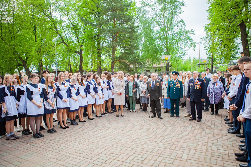 Обучающиеся 'Университетской' школы Елабужского института КФУ совместно с ветеранами посадили деревья в честь Годовщины Победы Обучающиеся 'Университетской' школы Елабужского института КФУ совместно с ветеранами посадили деревья в честь Годовщины Победы