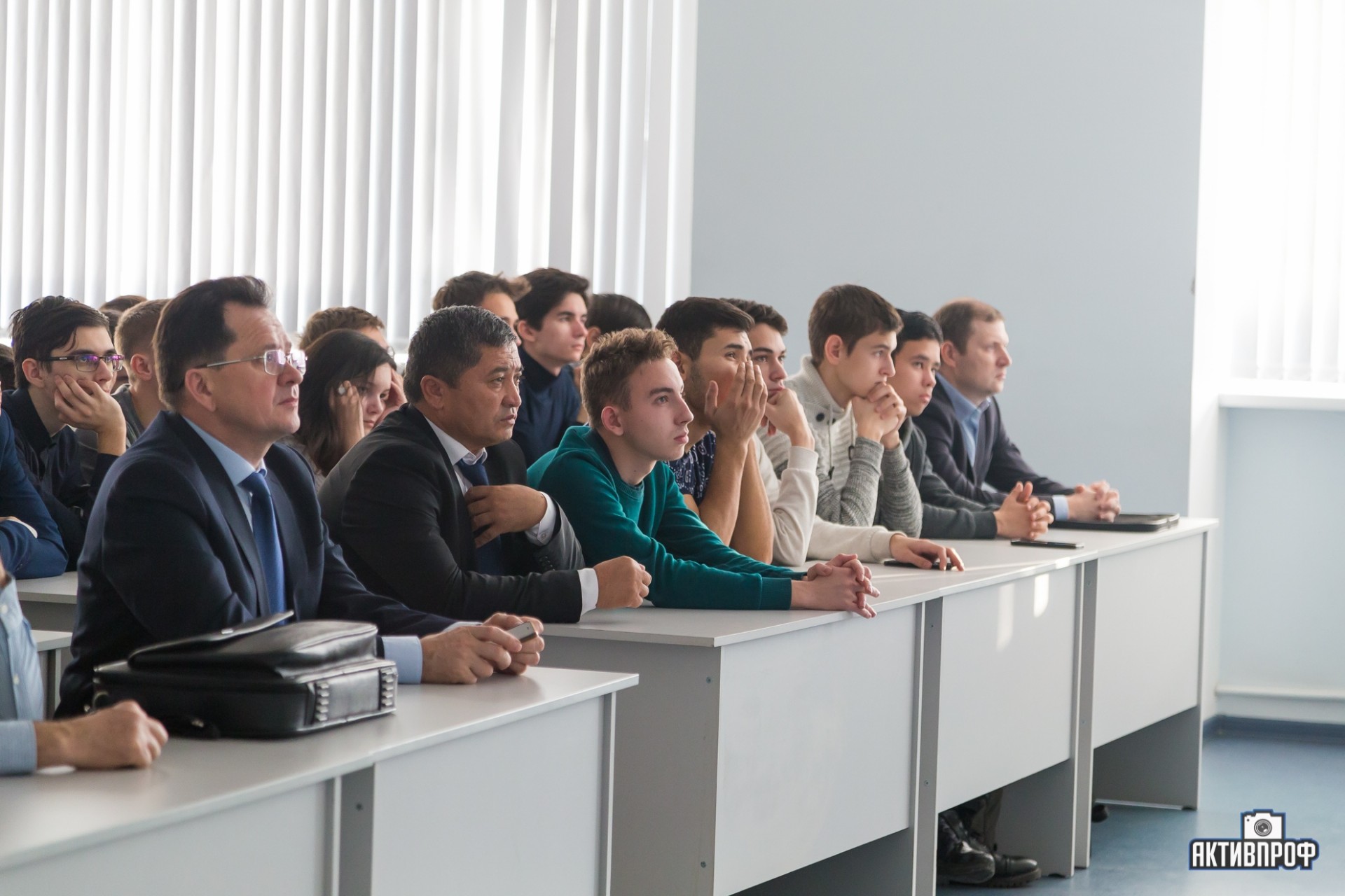 XI ������� ������'