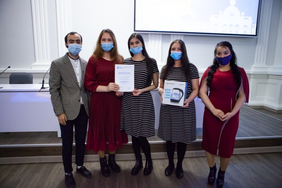 Чествование лучших сотрудников и студентов прошло в Елабужском институте КФУ Чествование лучших сотрудников и студентов прошло в Елабужском институте КФУ