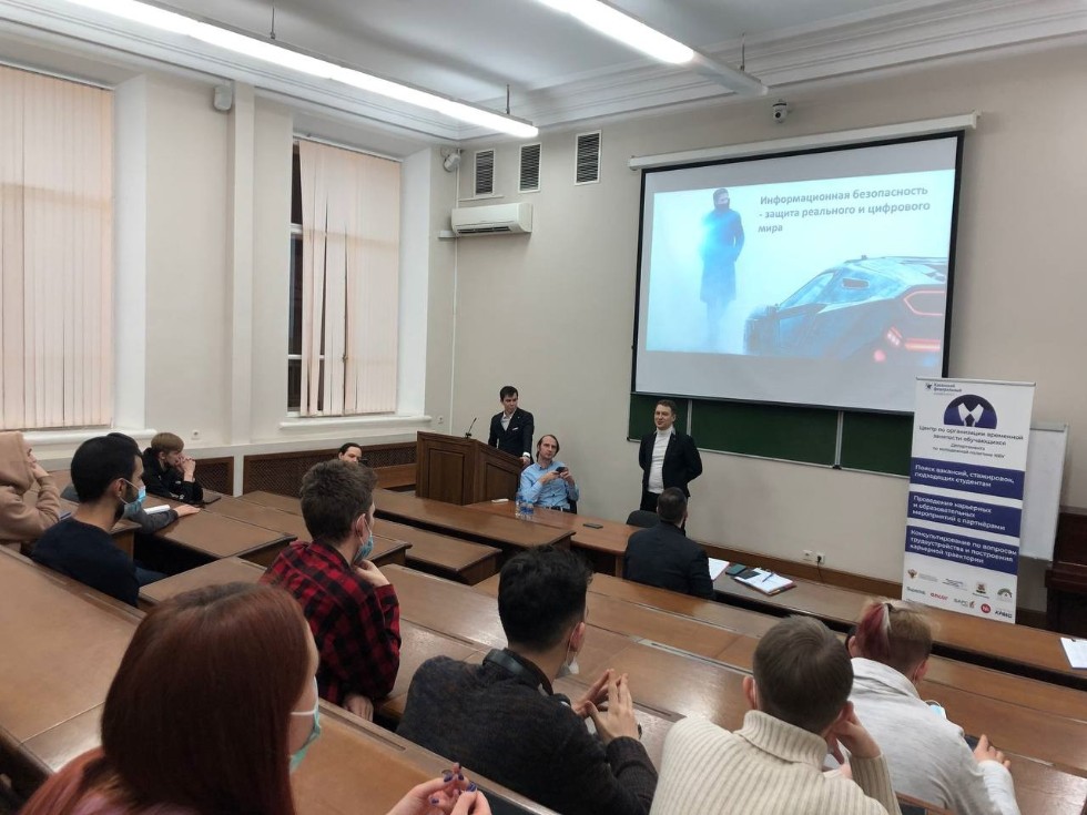 Студенты КФУ встретились с представителями Ак Барс Банка Студенты КФУ встретились с представителями Ак Барс Банка