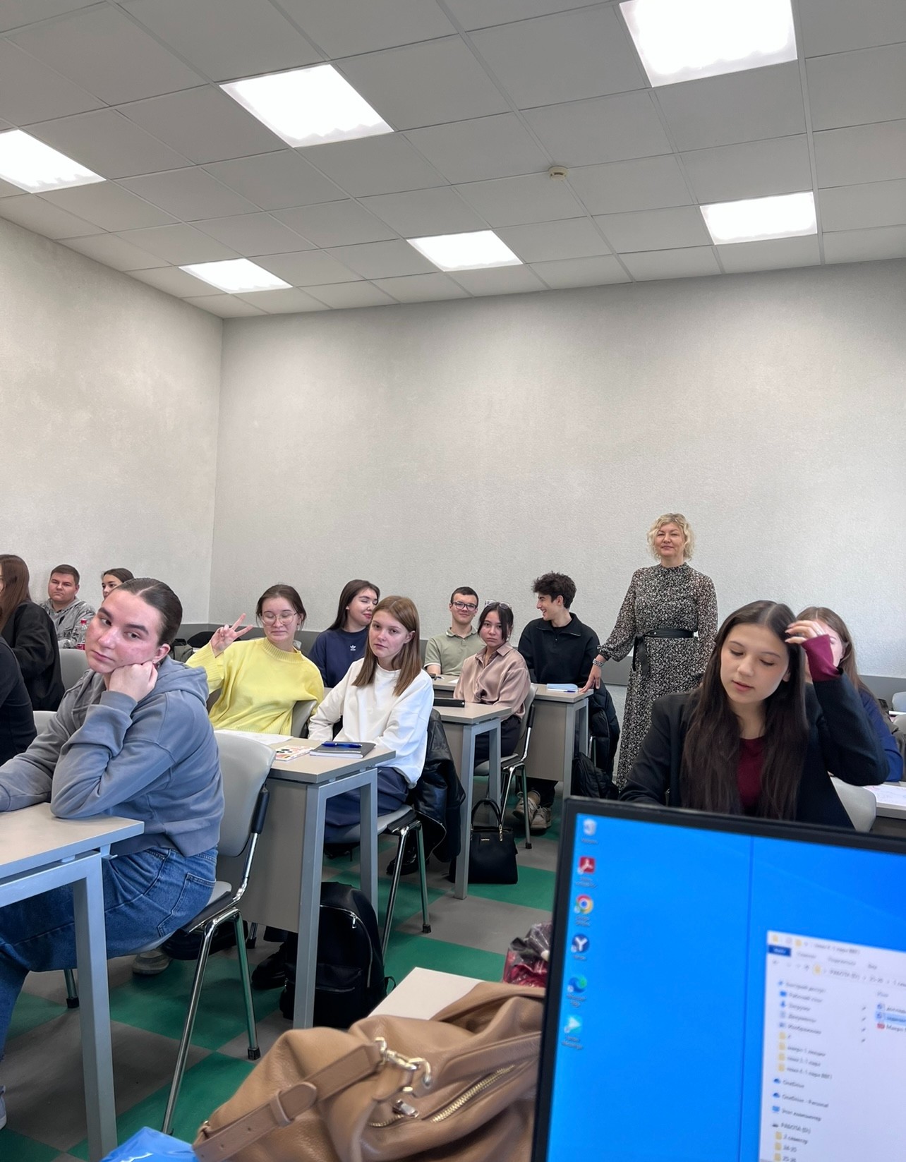 Адаптационные и коммуникативные тренинги Адаптационные и коммуникативные тренинги