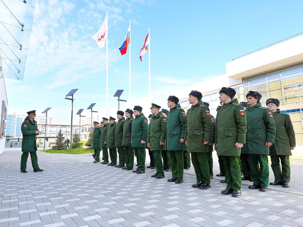 Выпускник Инженерного института Зарубин Денис проходит военную службу в Научной роте Технополиса ЭРА Выпускник Инженерного института Зарубин Денис проходит военную службу в Научной роте Технополиса ЭРА