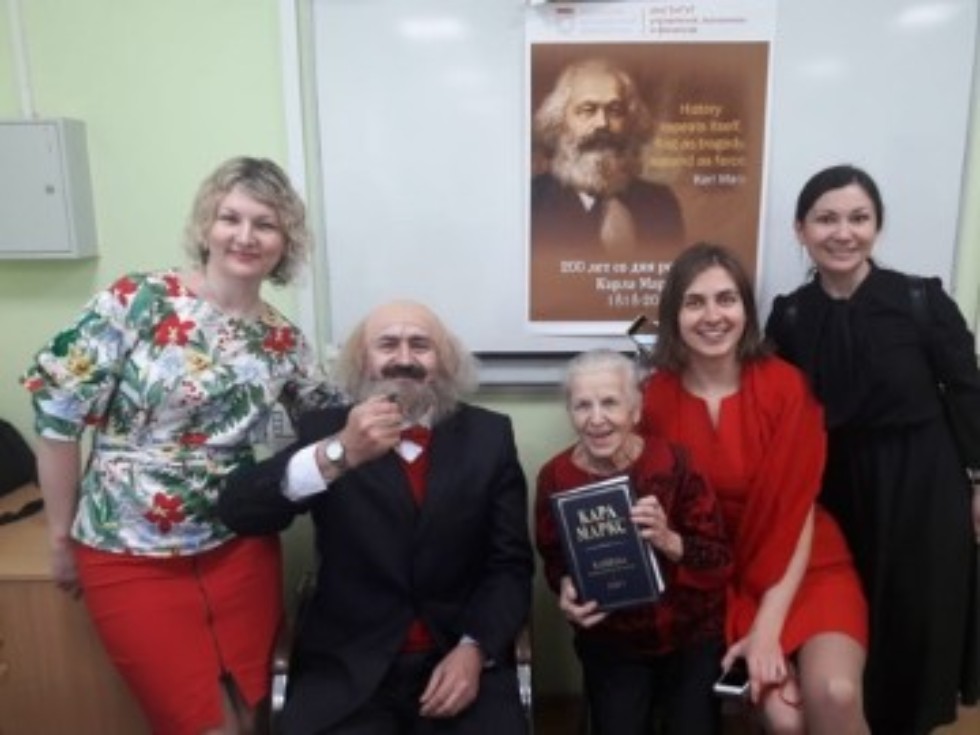 ����-����������� MARX FEST, ����������� 200-����� �� ��� �������� ����� ������, ���������� 25 ������ � ��������� ����������, ��������� � �������� ���������� ������������ ������������.