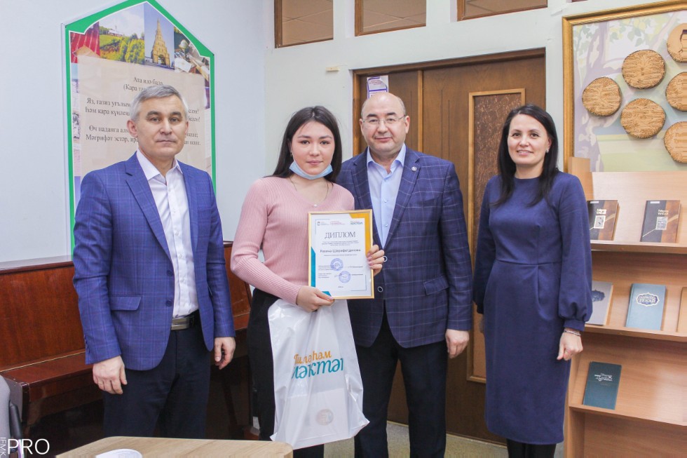 'Туган тел' олимпиадасының җиңүчеләрен бүләкләү 'Туган тел' олимпиадасының җиңүчеләрен бүләкләү