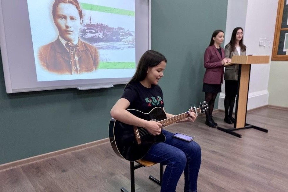 Конкурс татарской песни прошел в Елабужском институте КФУ ,Елабужский институт КФУ