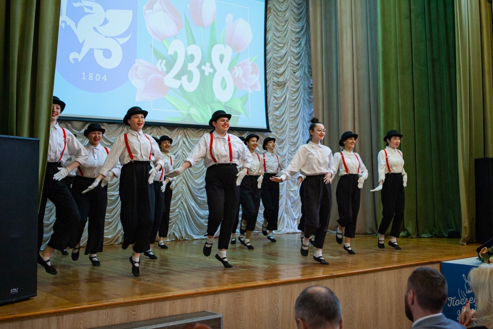 Праздничный концерт '23+8' прошел в Елабужском институте КФУ Праздничный концерт '23+8' прошел в Елабужском институте КФУ