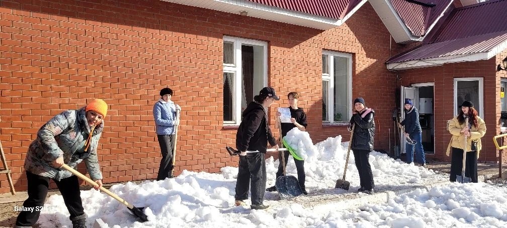 В Елабужском институте КФУ прошел последний мартовский субботник В Елабужском институте КФУ прошел последний мартовский субботник