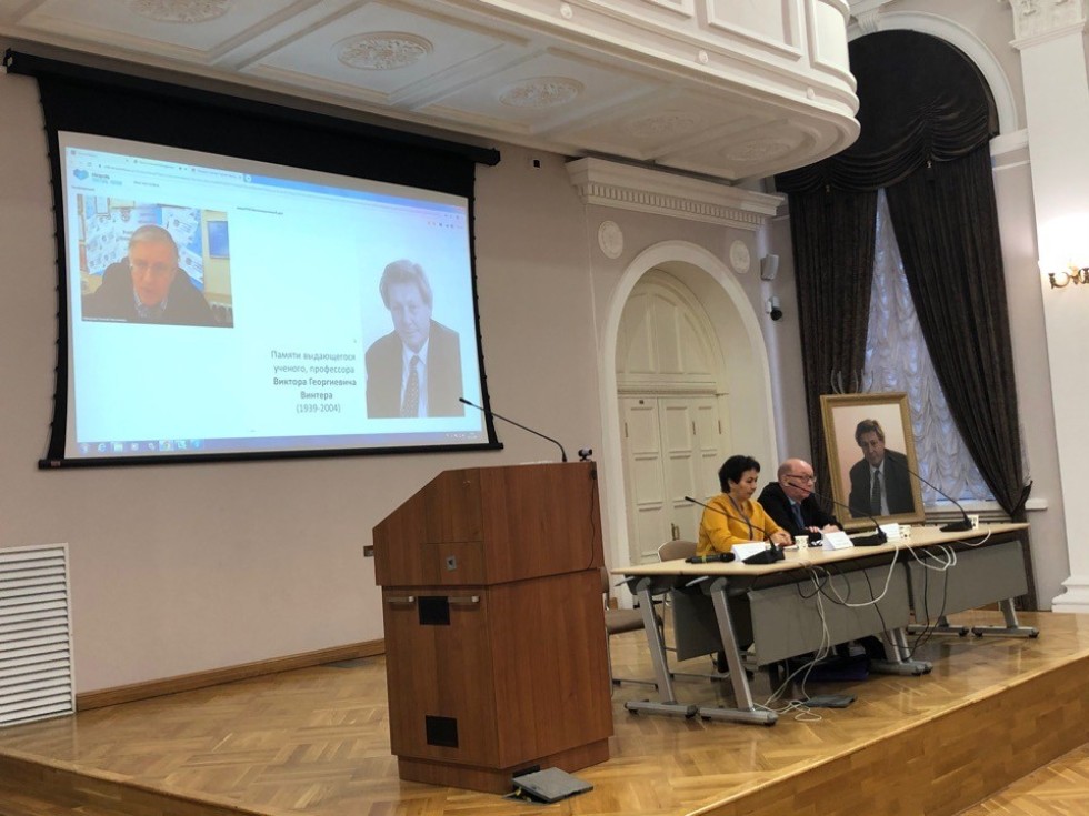 ���� � �����