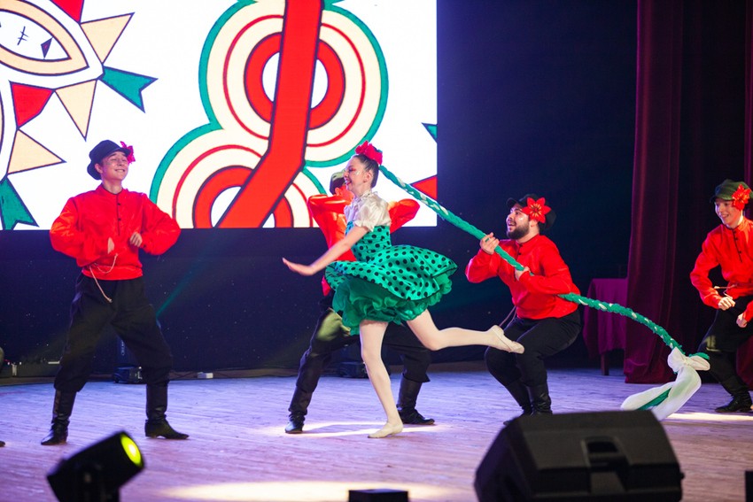 'Эффект Пушкина': техно-лиричная 'Студенческая весна' отзвенела в Елабужском институте КФУ 'Эффект Пушкина': техно-лиричная 'Студенческая весна' отзвенела в Елабужском институте КФУ