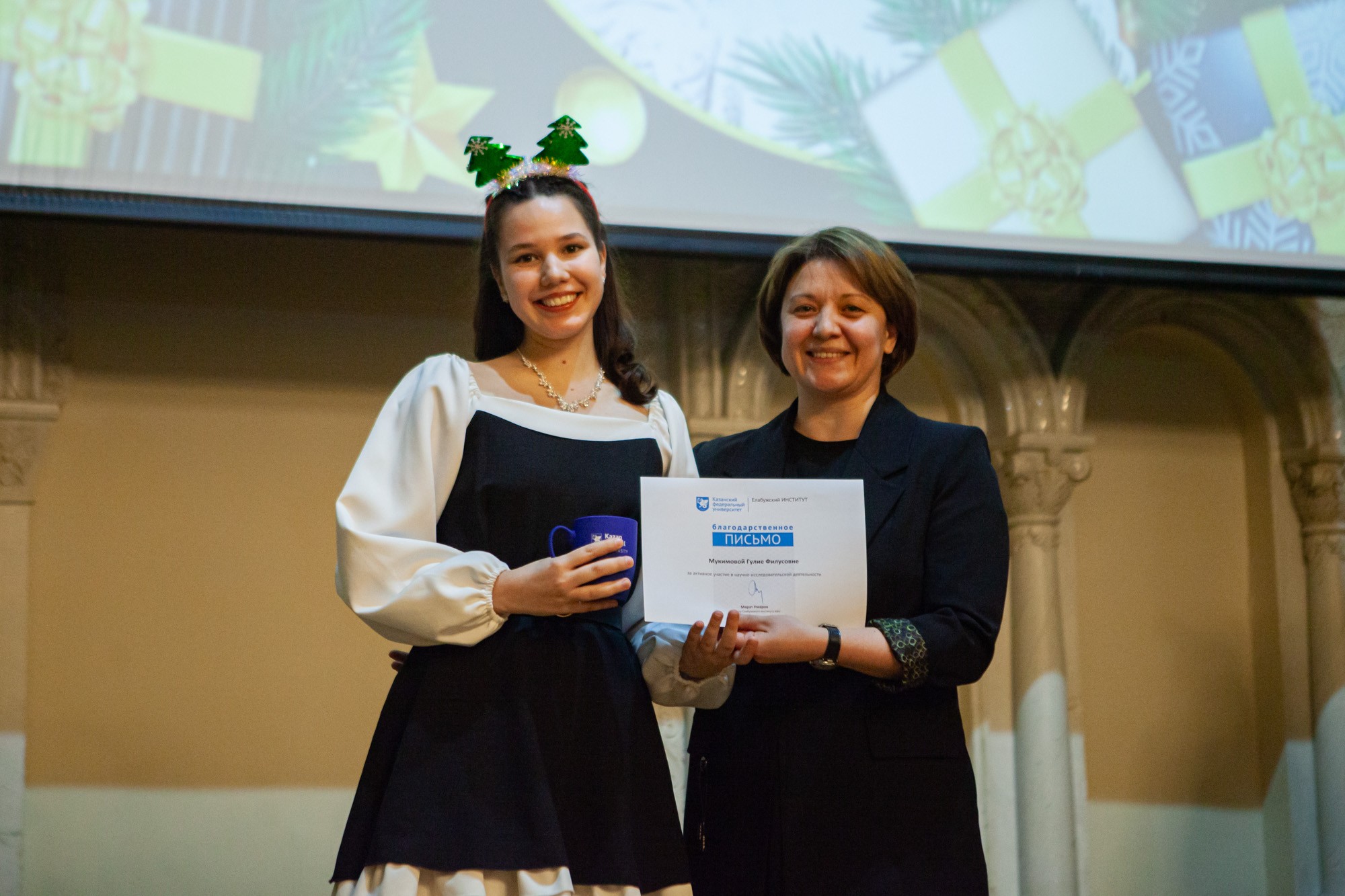 В Елабужском институте КФУ наградили лучших студентов года В Елабужском институте КФУ наградили лучших студентов года