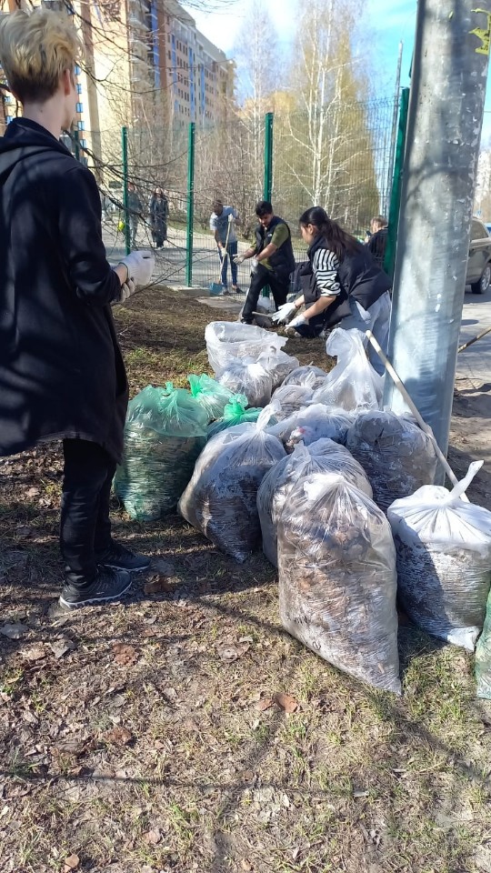 20 апреля прошел субботник на территории общежитий КФУ 20 апреля прошел субботник на территории общежитий КФУ