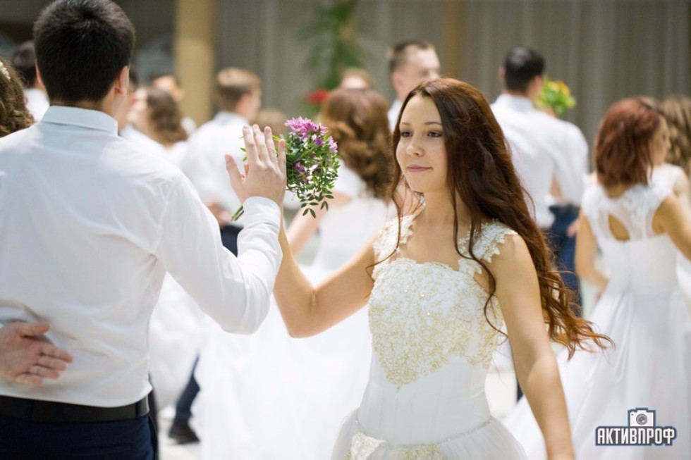 Торжественный бал в честь Дня рождения университета прошел в Елабужском институте КФУ Торжественный бал в честь Дня рождения университета прошел в Елабужском институте КФУ