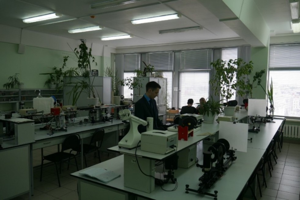 Practice in optics (laboratories �� 605, 705)