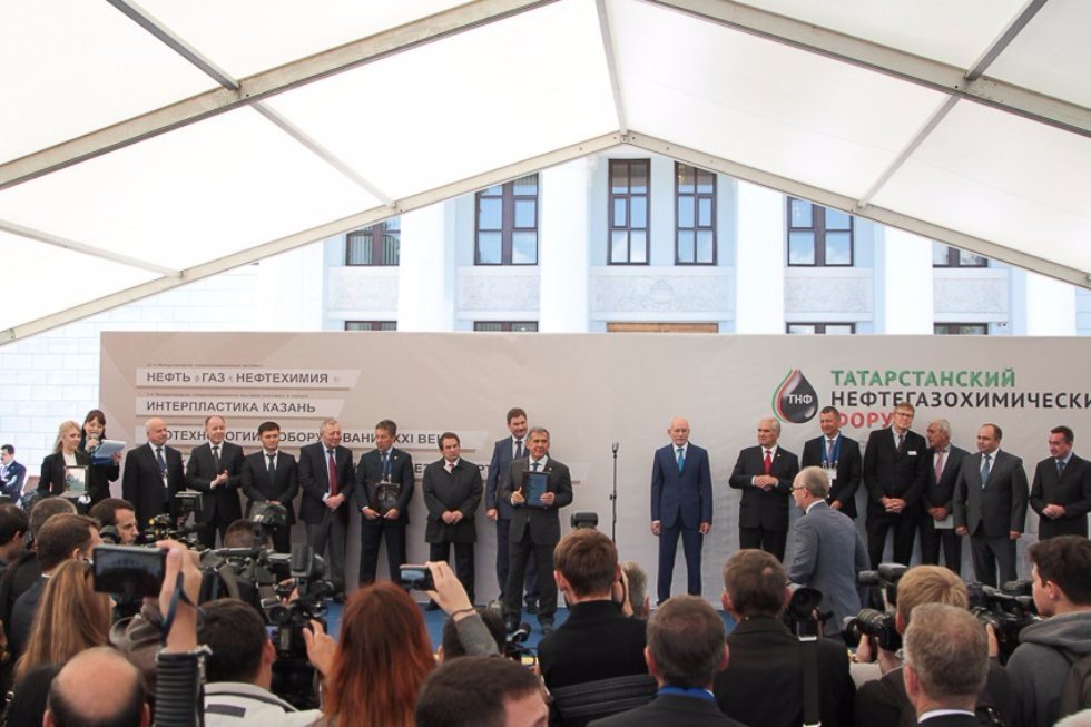 Rector Ilshat Gafurov Visits Opening Ceremony of Tatarstan Oil, Gas and Petrochemicals Forum