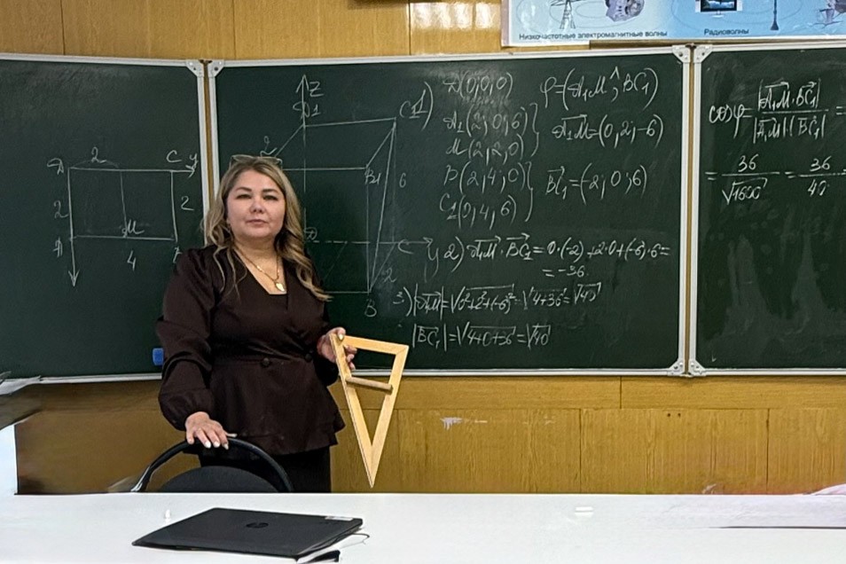 Профориентация и подготовка к ЕГЭ: доцент кафедры математики и прикладной информатики Ганеева Айгуль Рифовна провела встречу со школьниками Профориентация и подготовка к ЕГЭ: доцент кафедры математики и прикладной информатики Ганеева Айгуль Рифовна провела встречу со школьниками